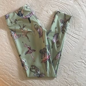 Green animal patterned leggings